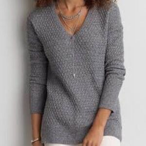 American Eagle Outfitters Waffle Knit V-Neck Sweater – Size M